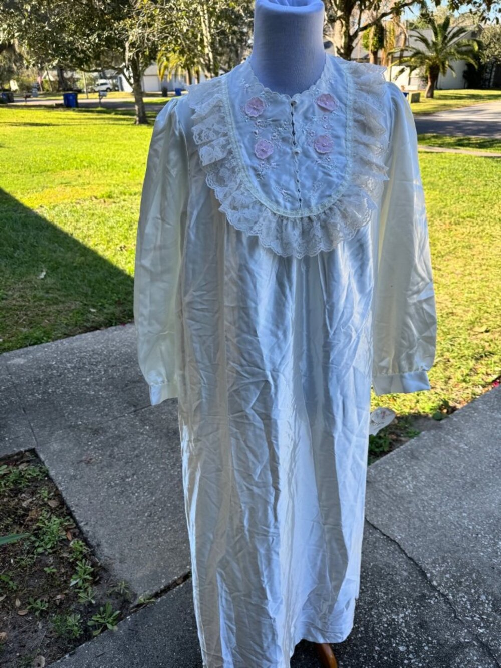 Ilise Stevens Vintage Brushed Back Satin Long Nightgown Lace Floral NWT 52”